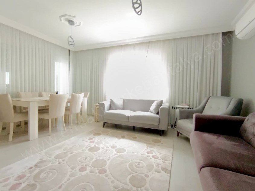 ŞEHRİN MERKEZİNDE İÇİ YAPILI GENİŞ DUBLEKS 