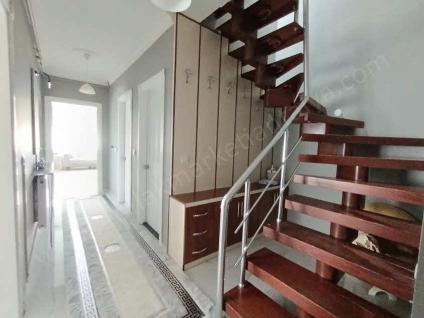 ŞEHRİN MERKEZİNDE İÇİ YAPILI GENİŞ DUBLEKS 