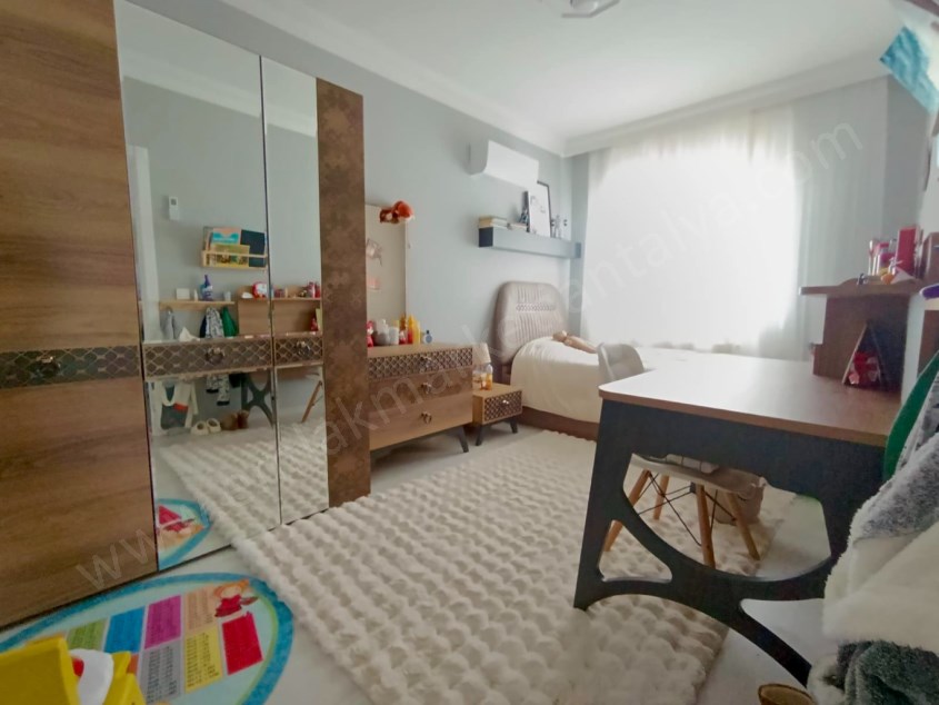 ŞEHRİN MERKEZİNDE İÇİ YAPILI GENİŞ DUBLEKS 