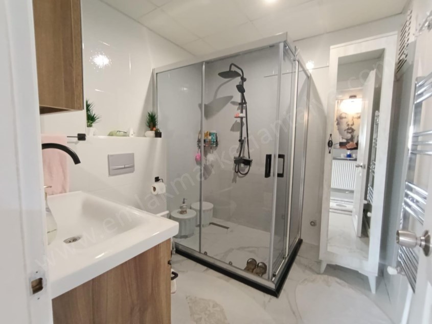 ŞEHRİN MERKEZİNDE İÇİ YAPILI GENİŞ DUBLEKS 