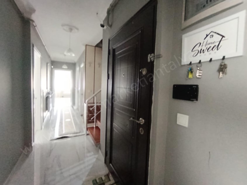 ŞEHRİN MERKEZİNDE İÇİ YAPILI GENİŞ DUBLEKS 