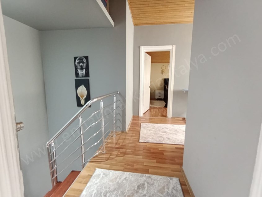 ŞEHRİN MERKEZİNDE İÇİ YAPILI GENİŞ DUBLEKS 