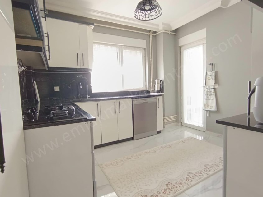 ŞEHRİN MERKEZİNDE İÇİ YAPILI GENİŞ DUBLEKS 