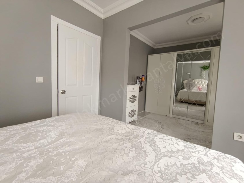 ŞEHRİN MERKEZİNDE İÇİ YAPILI GENİŞ DUBLEKS 