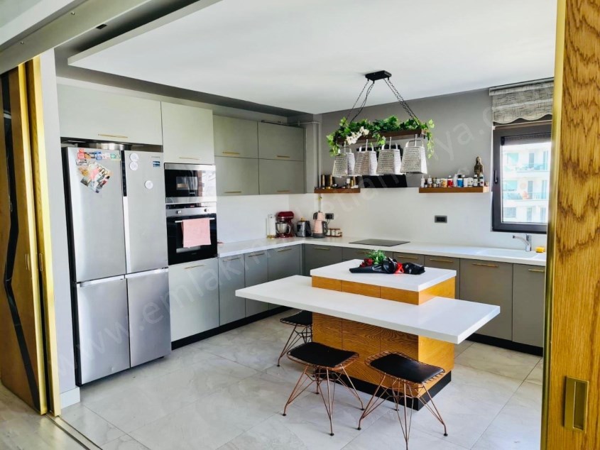 KONYAALTI MOLLA YUSUFTA LÜKS 3+1 REZİDANS