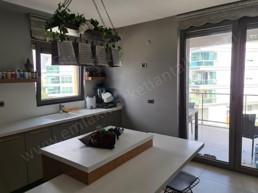 KONYAALTI MOLLA YUSUFTA LÜKS 3+1 REZİDANS