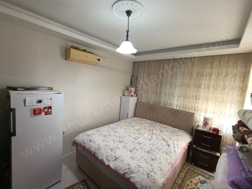 DUTLUBAHÇE MAHALLESİNDE GAZİ BULVARI YAKINI , MASRAFSIZ , TADİLATLI 2+1 SATILIK DAİRE