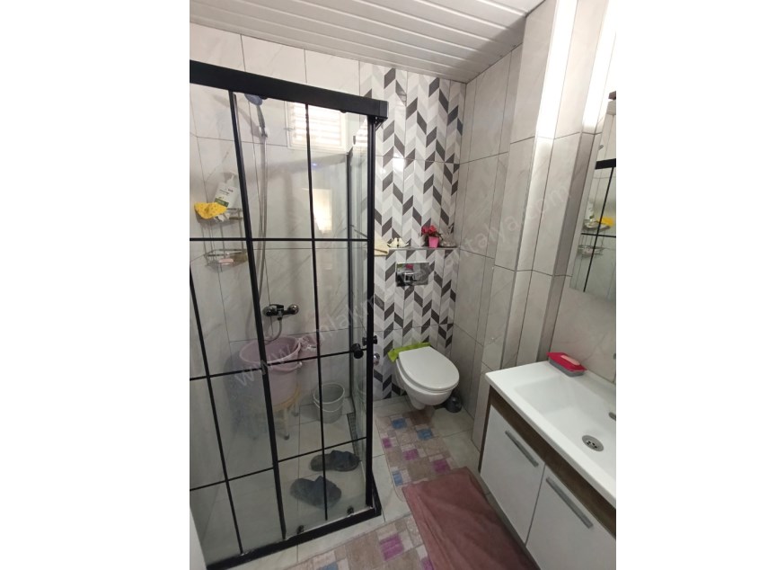 DUTLUBAHÇE MAHALLESİNDE GAZİ BULVARI YAKINI , MASRAFSIZ , TADİLATLI 2+1 SATILIK DAİRE