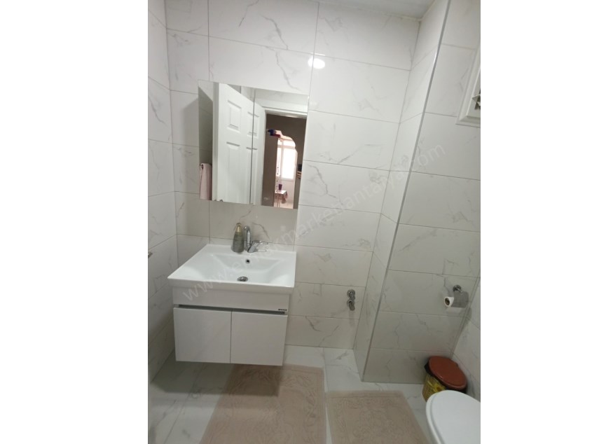DUTLUBAHÇE MAHALLESİNDE GAZİ BULVARI YAKINI , MASRAFSIZ , TADİLATLI 2+1 SATILIK DAİRE