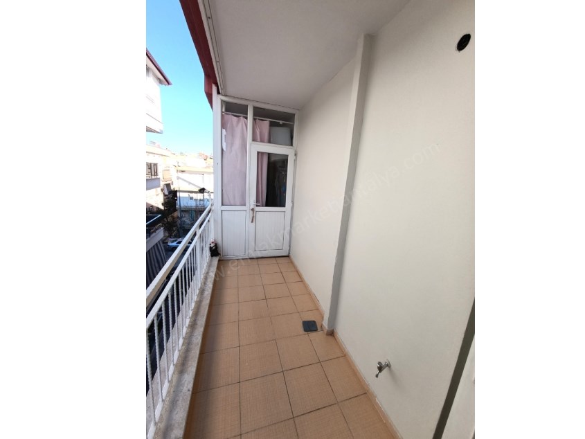 DUTLUBAHÇE MAHALLESİNDE GAZİ BULVARI YAKINI , MASRAFSIZ , TADİLATLI 2+1 SATILIK DAİRE