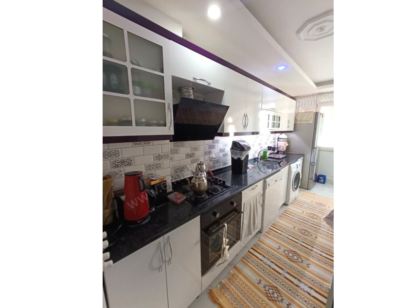 DUTLUBAHÇE MAHALLESİNDE GAZİ BULVARI YAKINI , MASRAFSIZ , TADİLATLI 2+1 SATILIK DAİRE