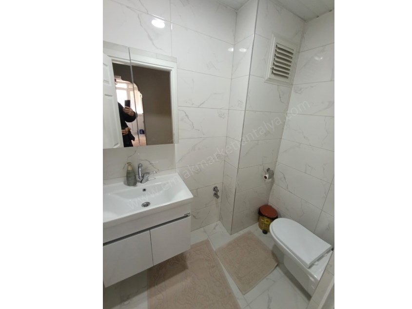 DUTLUBAHÇE MAHALLESİNDE GAZİ BULVARI YAKINI , MASRAFSIZ , TADİLATLI 2+1 SATILIK DAİRE