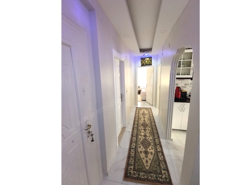DUTLUBAHÇE MAHALLESİNDE GAZİ BULVARI YAKINI , MASRAFSIZ , TADİLATLI 2+1 SATILIK DAİRE
