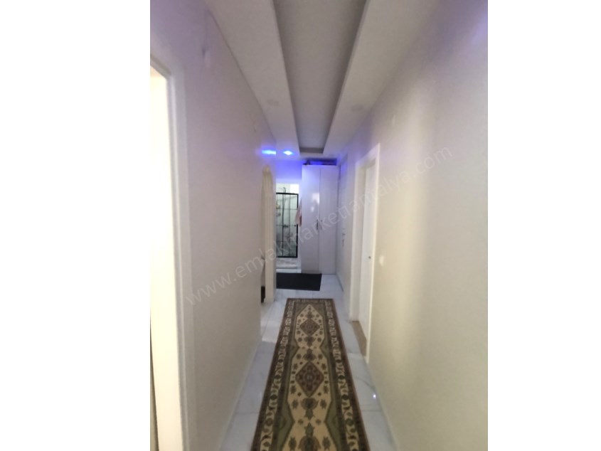 DUTLUBAHÇE MAHALLESİNDE GAZİ BULVARI YAKINI , MASRAFSIZ , TADİLATLI 2+1 SATILIK DAİRE