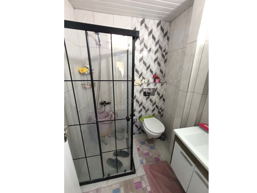DUTLUBAHÇE MAHALLESİNDE GAZİ BULVARI YAKINI , MASRAFSIZ , TADİLATLI 2+1 SATILIK DAİRE