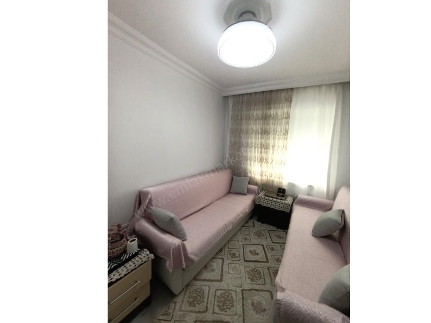 DUTLUBAHÇE MAHALLESİNDE GAZİ BULVARI YAKINI , MASRAFSIZ , TADİLATLI 2+1 SATILIK DAİRE