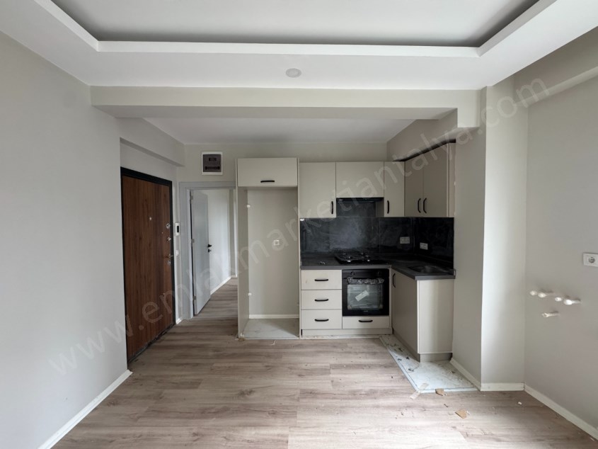 MEYDAN KAVŞAĞI YAKINI SIFIR FIRSAT 1+1 DAİRE