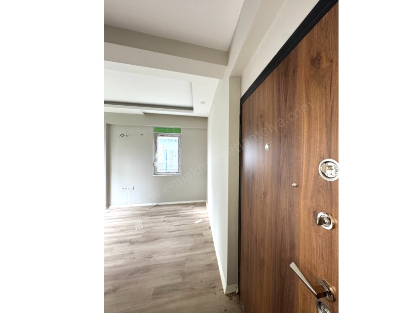 MEYDAN KAVŞAĞI YAKINI SIFIR FIRSAT 1+1 DAİRE