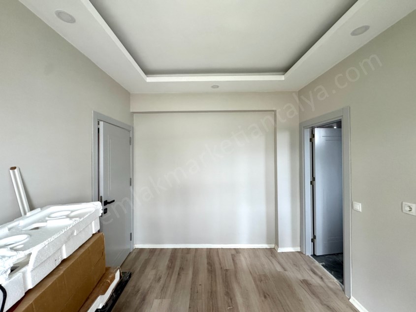 MEYDAN KAVŞAĞI YAKINI SIFIR FIRSAT 1+1 DAİRE