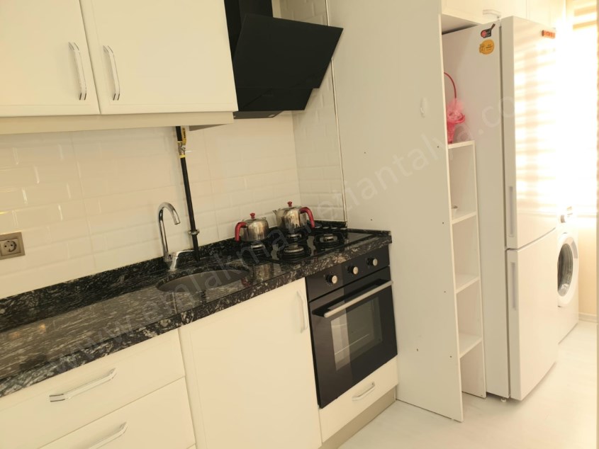 KONYAALTI DENİZE 100 MT.  DOĞALGAZLI EŞYALI VİLLA TADINDA BAHÇE KATI 