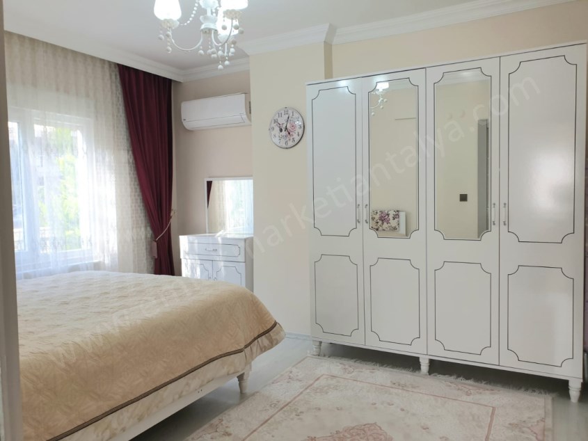 KONYAALTI DENİZE 100 MT.  DOĞALGAZLI EŞYALI VİLLA TADINDA BAHÇE KATI 