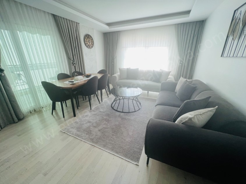 MERKEZDE LÜKS SİTEDE KATTA ÇOK GENİŞ EBEVEYN BANYOLU 2+1