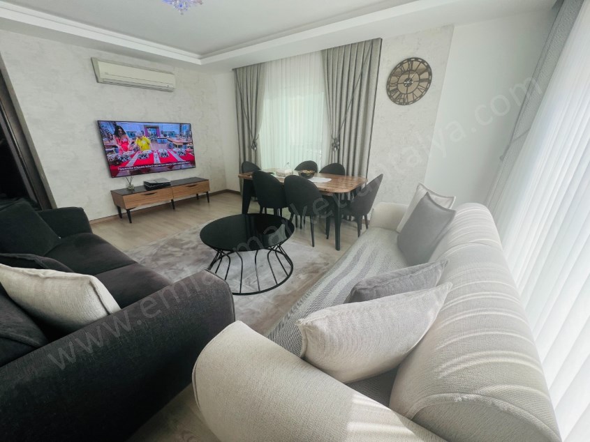 MERKEZDE LÜKS SİTEDE KATTA ÇOK GENİŞ EBEVEYN BANYOLU 2+1