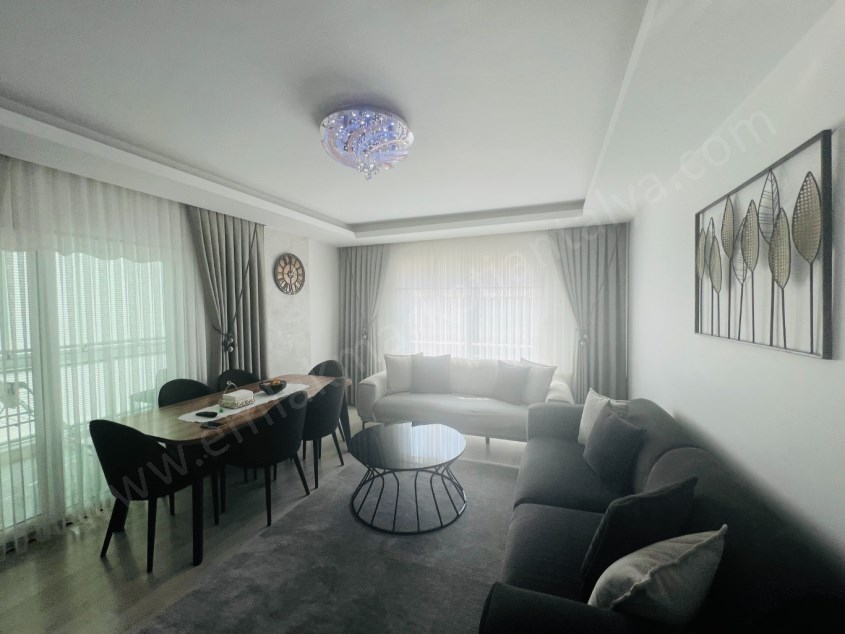 MERKEZDE LÜKS SİTEDE KATTA ÇOK GENİŞ EBEVEYN BANYOLU 2+1