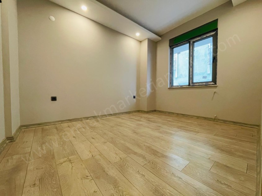 YENİ EMEKTE KENT MEYDANI YAKINI GENİŞ AYRI MUTFAK 1+1