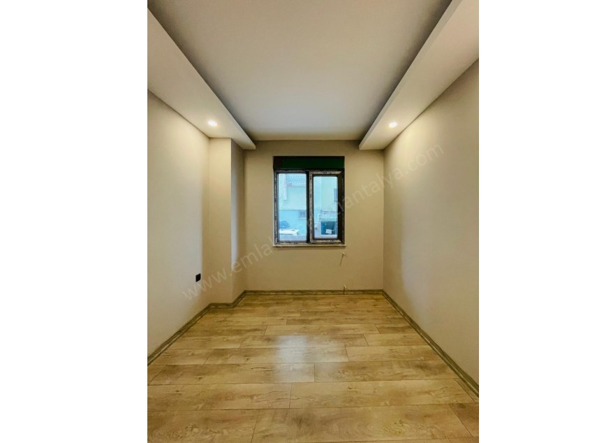 YENİ EMEKTE KENT MEYDANI YAKINI GENİŞ AYRI MUTFAK 1+1