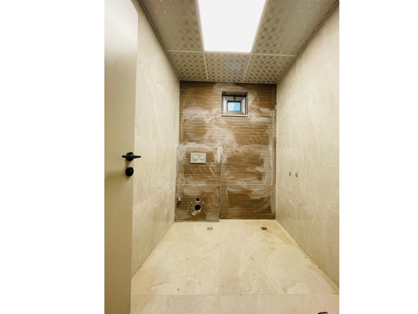 YENİ EMEKTE KENT MEYDANI YAKINI GENİŞ AYRI MUTFAK 1+1