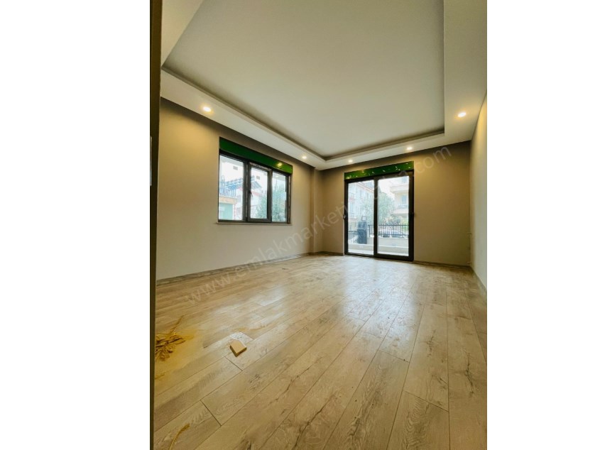 YENİ EMEKTE KENT MEYDANI YAKINI GENİŞ AYRI MUTFAK 1+1