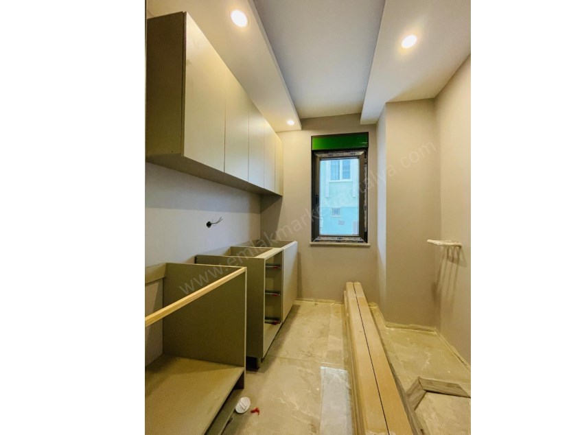 YENİ EMEKTE KENT MEYDANI YAKINI GENİŞ AYRI MUTFAK 1+1