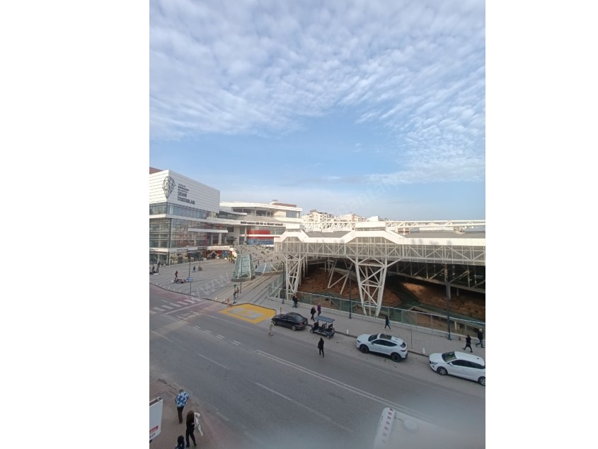 DOĞU GARAJINDA ŞEHRİN KALBİNDE TADİLATLI GENİŞ 3+1 SATILIK DAİRE