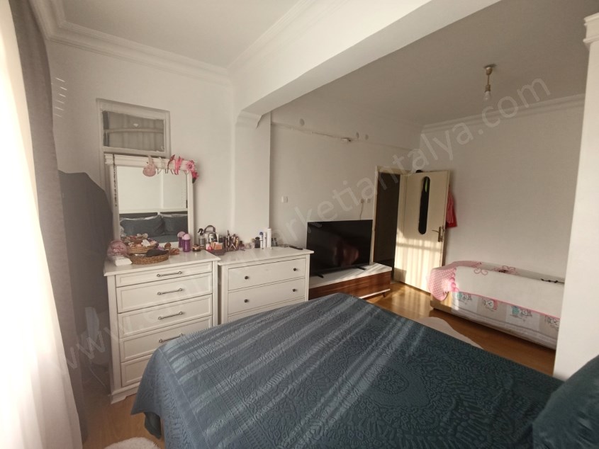 DOĞU GARAJINDA ŞEHRİN KALBİNDE TADİLATLI GENİŞ 3+1 SATILIK DAİRE