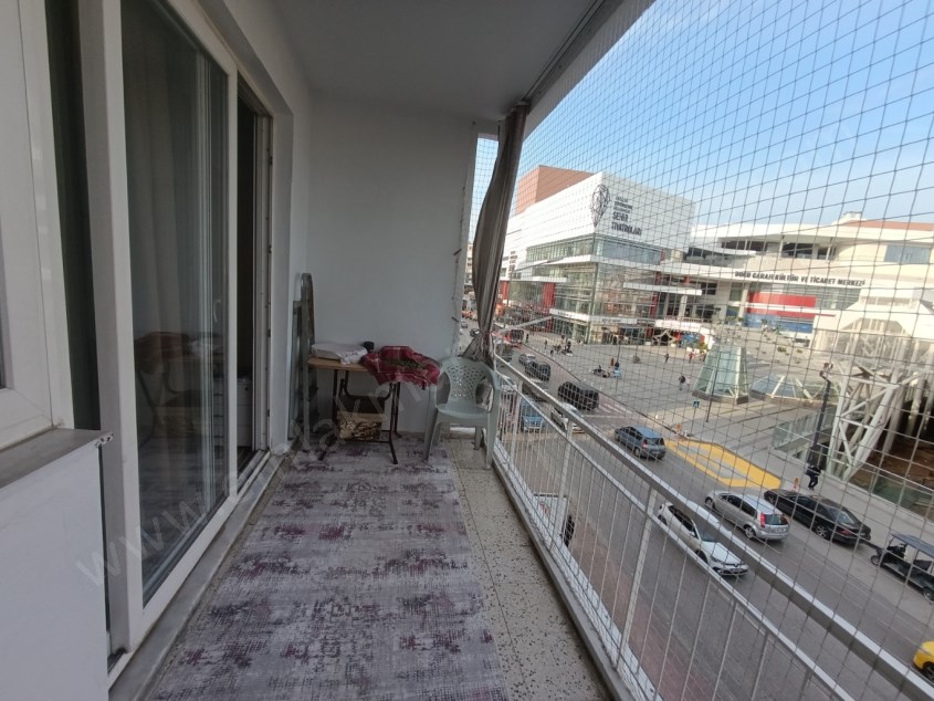 DOĞU GARAJINDA ŞEHRİN KALBİNDE TADİLATLI GENİŞ 3+1 SATILIK DAİRE