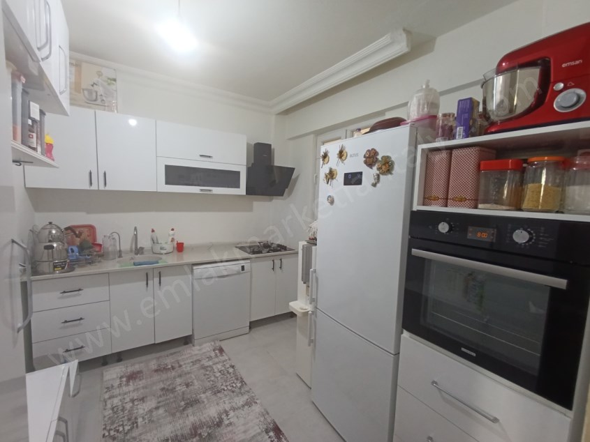 DOĞU GARAJINDA ŞEHRİN KALBİNDE TADİLATLI GENİŞ 3+1 SATILIK DAİRE