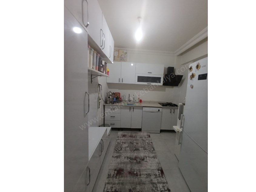 DOĞU GARAJINDA ŞEHRİN KALBİNDE TADİLATLI GENİŞ 3+1 SATILIK DAİRE