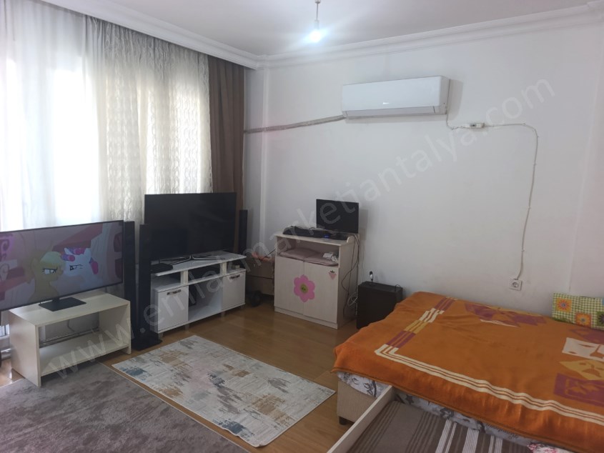 DOĞU GARAJINDA ŞEHRİN KALBİNDE TADİLATLI GENİŞ 3+1 SATILIK DAİRE