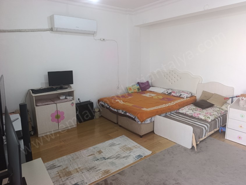 DOĞU GARAJINDA ŞEHRİN KALBİNDE TADİLATLI GENİŞ 3+1 SATILIK DAİRE