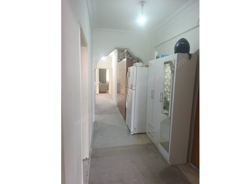 DOĞU GARAJINDA ŞEHRİN KALBİNDE TADİLATLI GENİŞ 3+1 SATILIK DAİRE