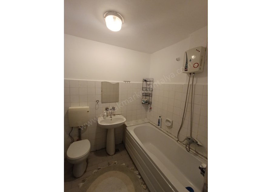 DOĞU GARAJINDA ŞEHRİN KALBİNDE TADİLATLI GENİŞ 3+1 SATILIK DAİRE