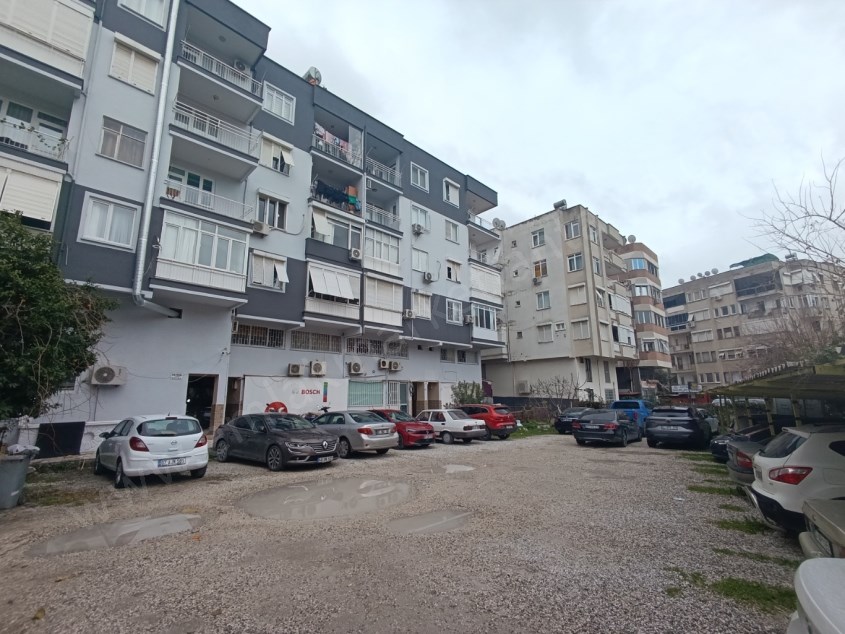 DOĞU GARAJINDA ŞEHRİN KALBİNDE TADİLATLI GENİŞ 3+1 SATILIK DAİRE