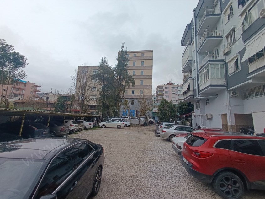 DOĞU GARAJINDA ŞEHRİN KALBİNDE TADİLATLI GENİŞ 3+1 SATILIK DAİRE