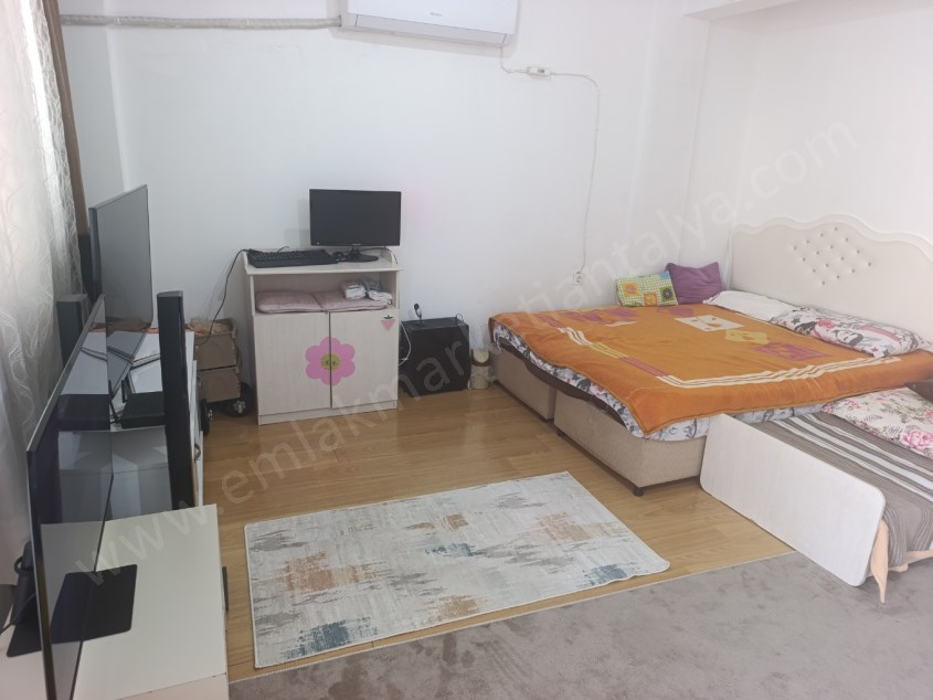 DOĞU GARAJINDA ŞEHRİN KALBİNDE TADİLATLI GENİŞ 3+1 SATILIK DAİRE