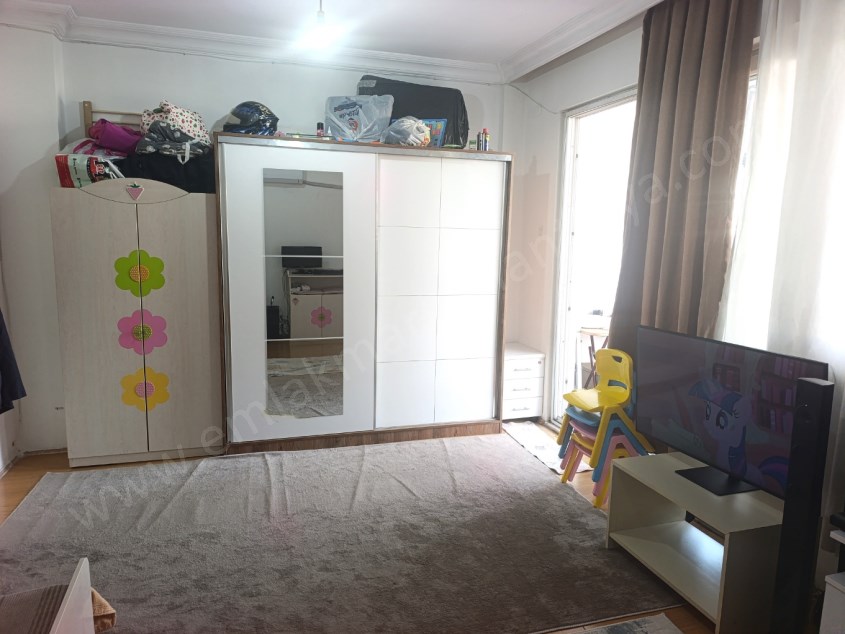 DOĞU GARAJINDA ŞEHRİN KALBİNDE TADİLATLI GENİŞ 3+1 SATILIK DAİRE