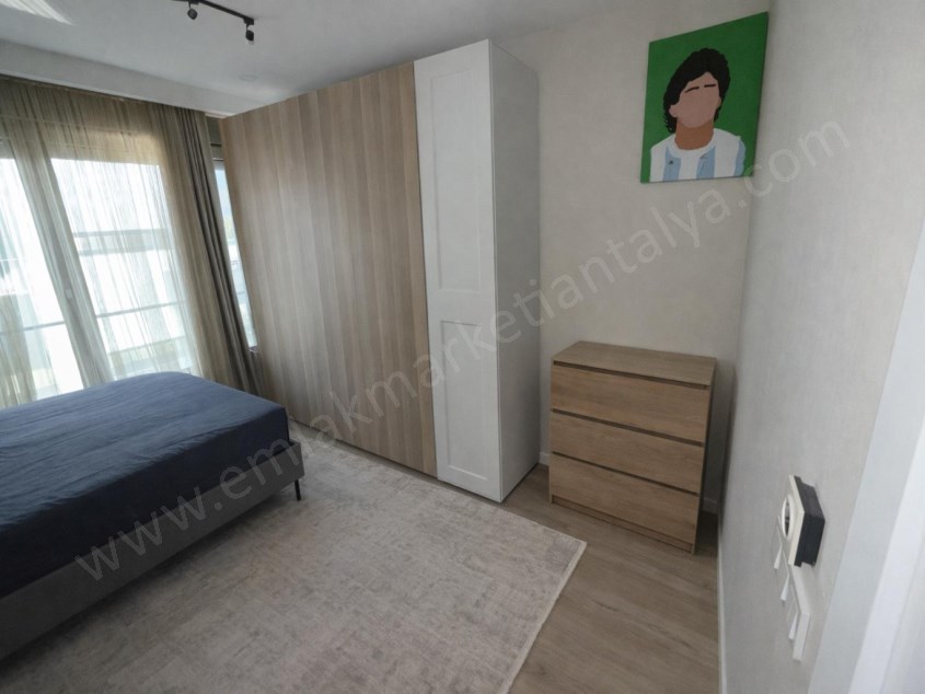 KONYAALTI KONAKLAR BÖLGESİNDE ULTRALÜKS SİTEDE 4+1 ARAKAT