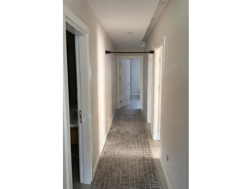 KONYAALTI KONAKLAR BÖLGESİNDE ULTRALÜKS SİTEDE 4+1 ARAKAT