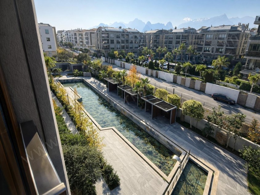 KONYAALTI KONAKLAR BÖLGESİNDE ULTRALÜKS SİTEDE 4+1 ARAKAT