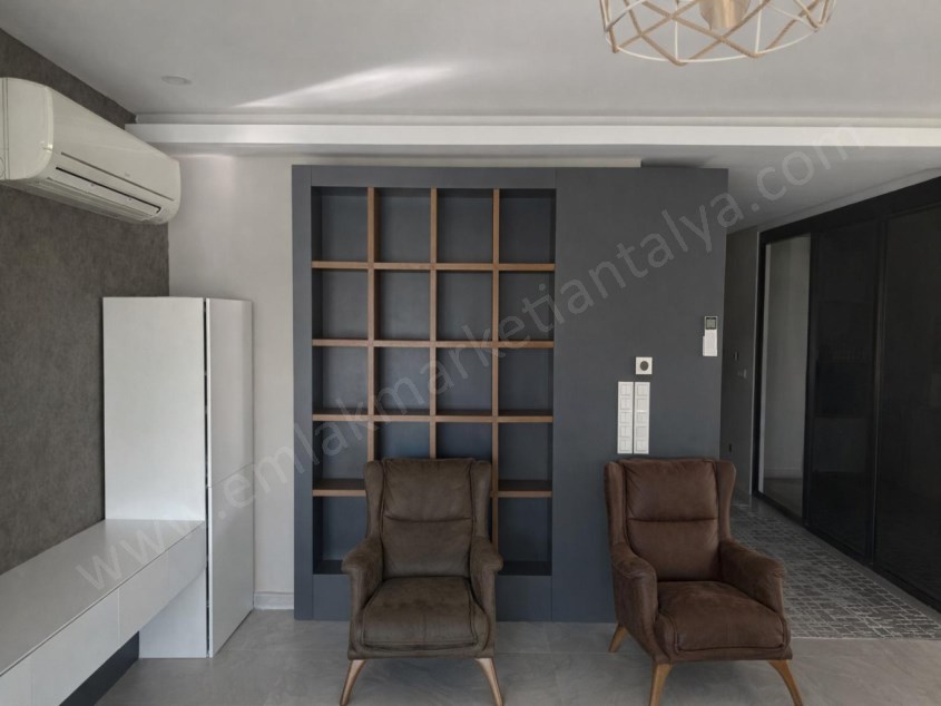 KONYAALTI KONAKLAR BÖLGESİNDE ULTRALÜKS SİTEDE 4+1 ARAKAT